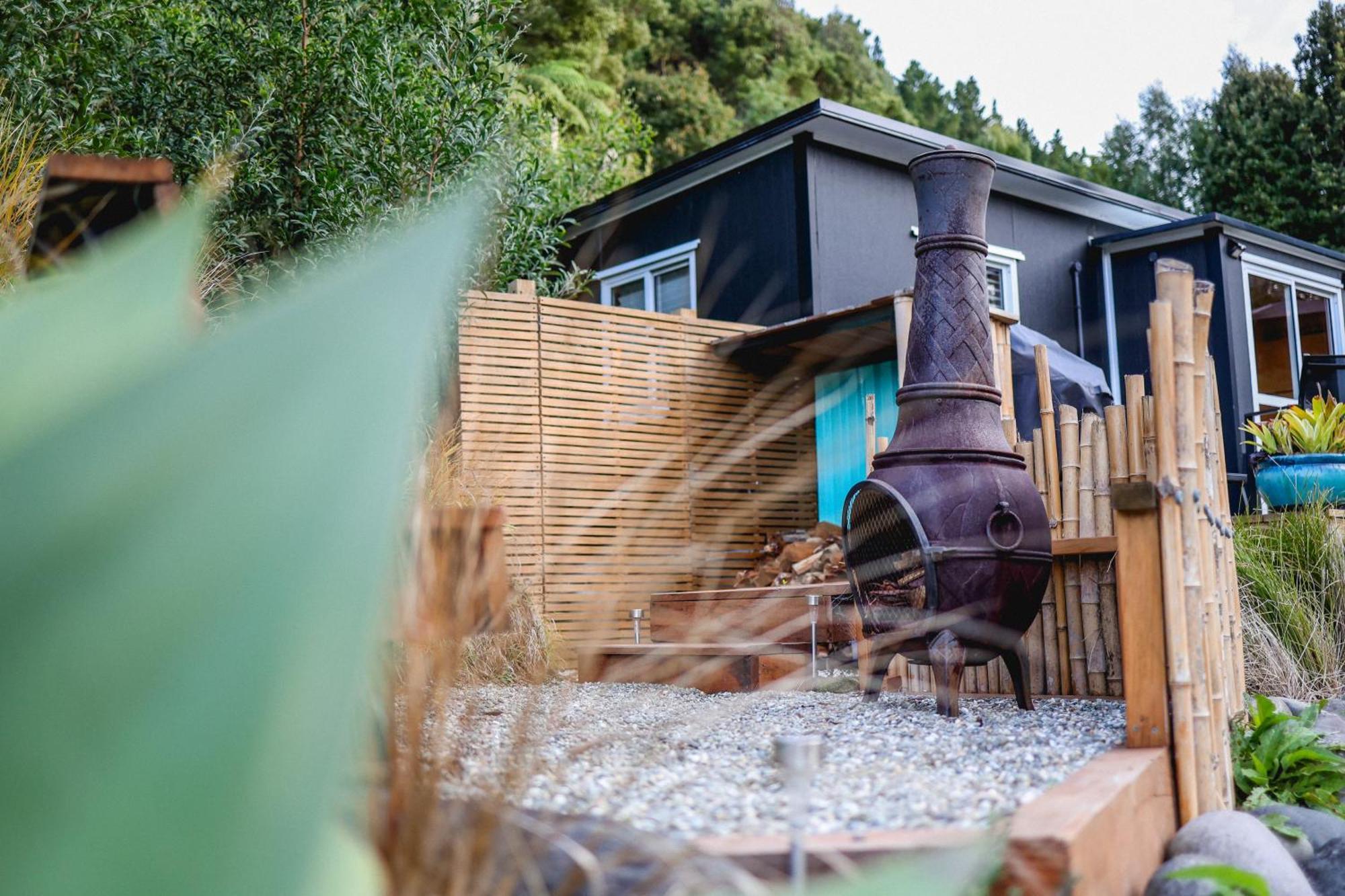 Kaitake Kabana - Unique, Off-Grid, Studio Retreat Oakura Ngoại thất bức ảnh