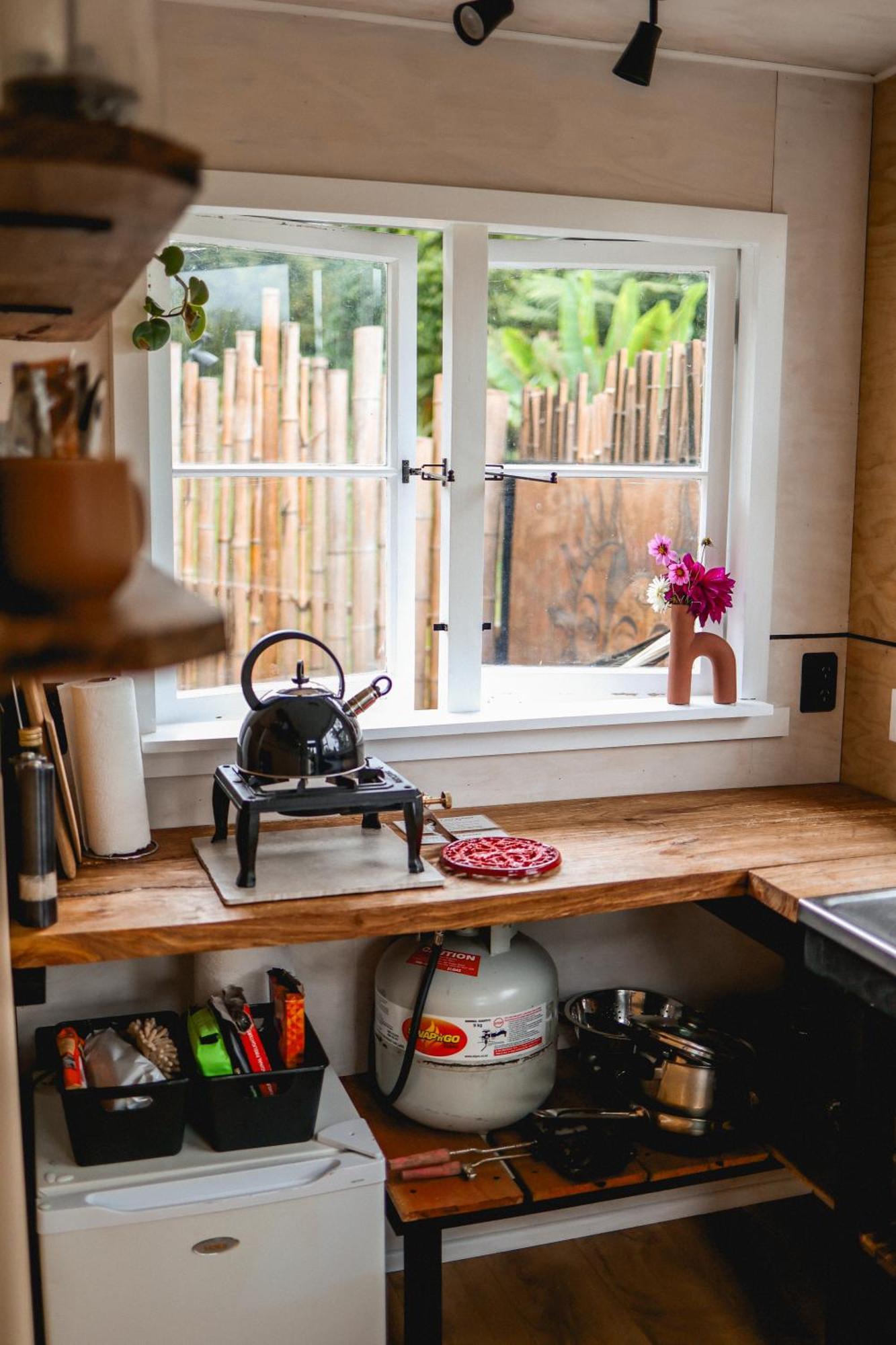 Kaitake Kabana - Unique, Off-Grid, Studio Retreat Oakura Ngoại thất bức ảnh