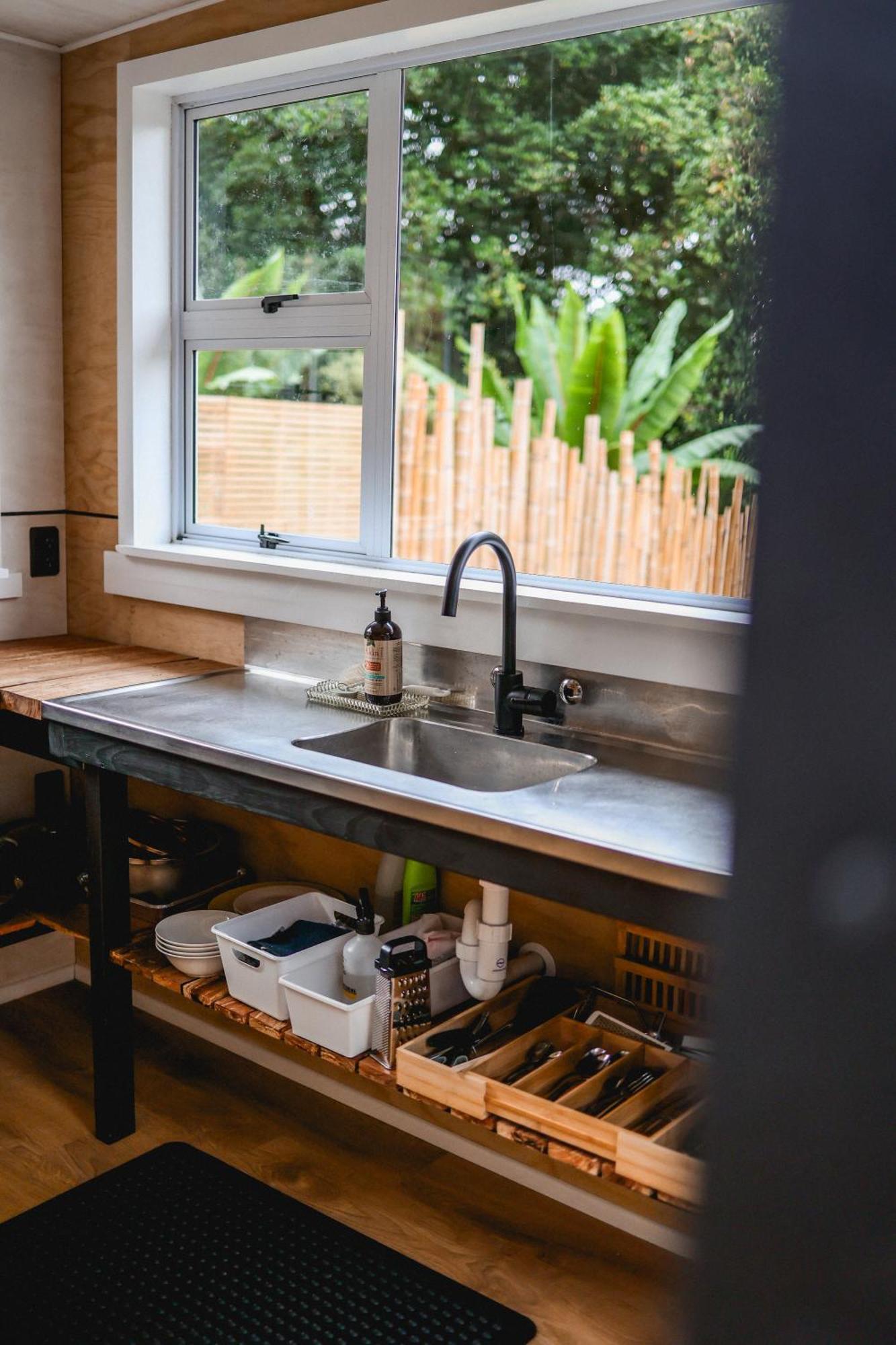 Kaitake Kabana - Unique, Off-Grid, Studio Retreat Oakura Ngoại thất bức ảnh