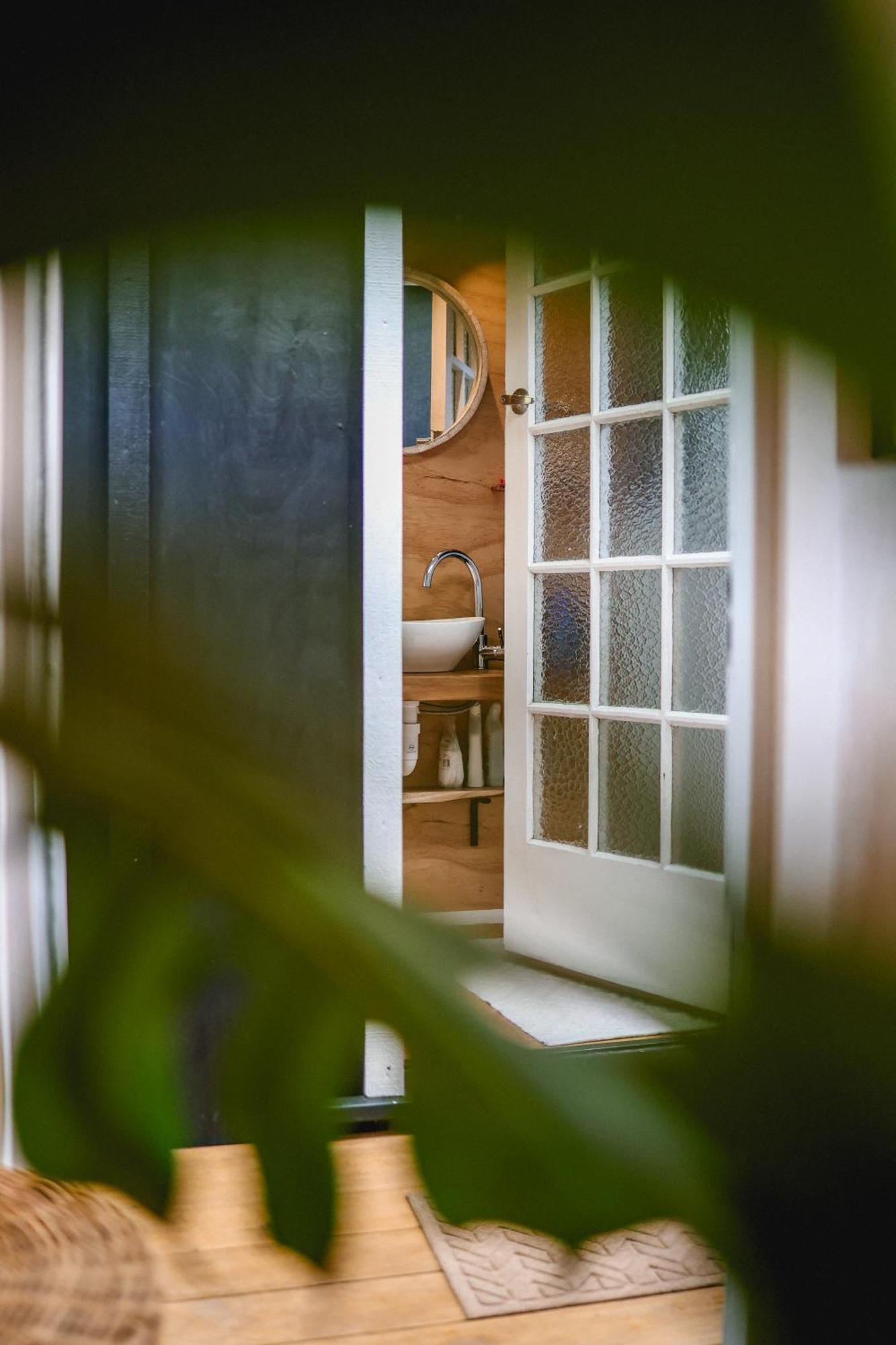 Kaitake Kabana - Unique, Off-Grid, Studio Retreat Oakura Ngoại thất bức ảnh