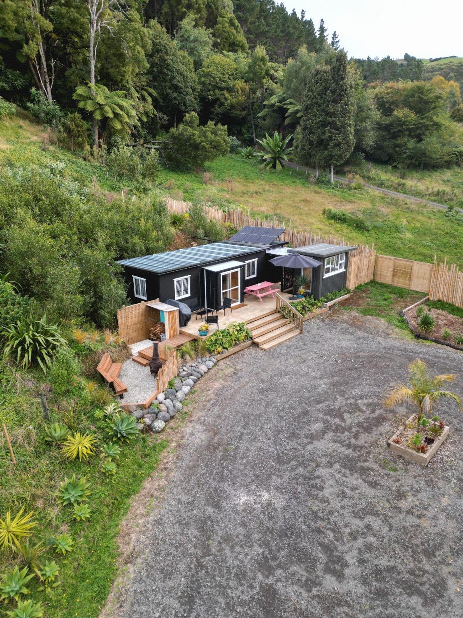 Kaitake Kabana - Unique, Off-Grid, Studio Retreat Oakura Ngoại thất bức ảnh